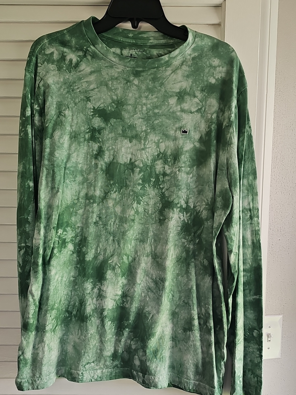 crown & ivy Men's Green Tie-Dye Long Sleeve Tee